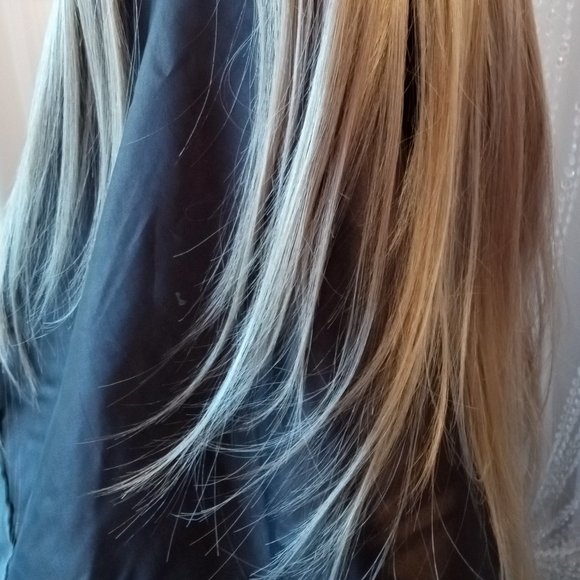 Taylor Swift Style Golden Blonde Wig- New In Box - Picture 6 of 15